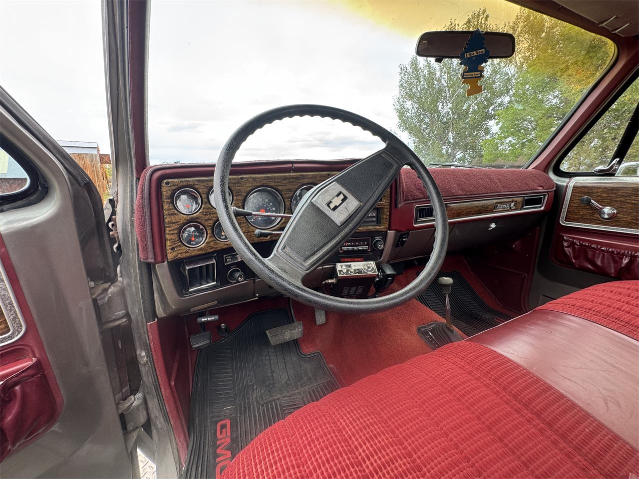 Chevrolet-K-10-1976-Burgundygrey-Red-16