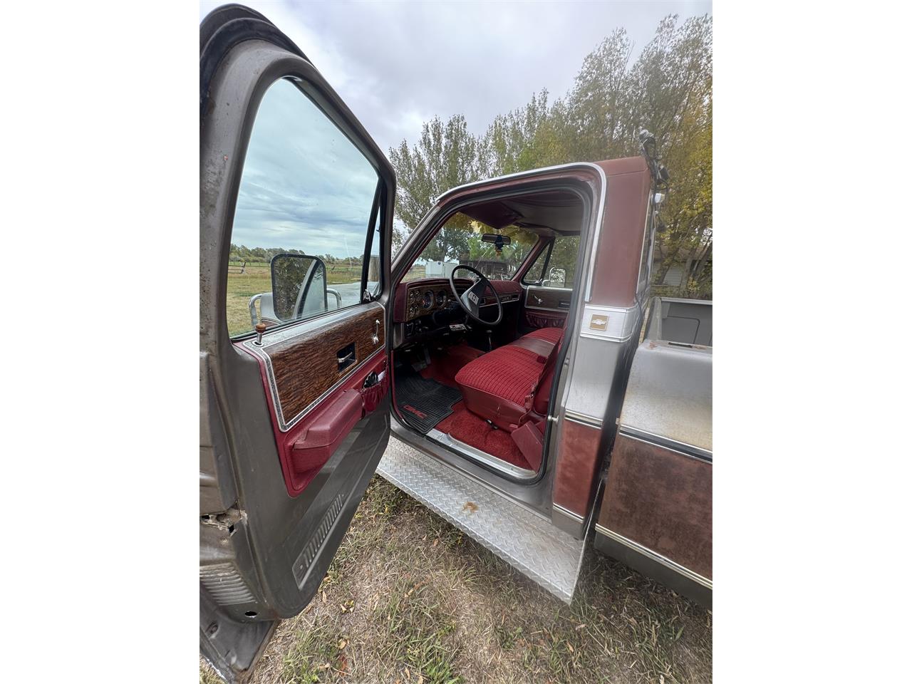 Chevrolet-K-10-1976-Burgundygrey-Red-2