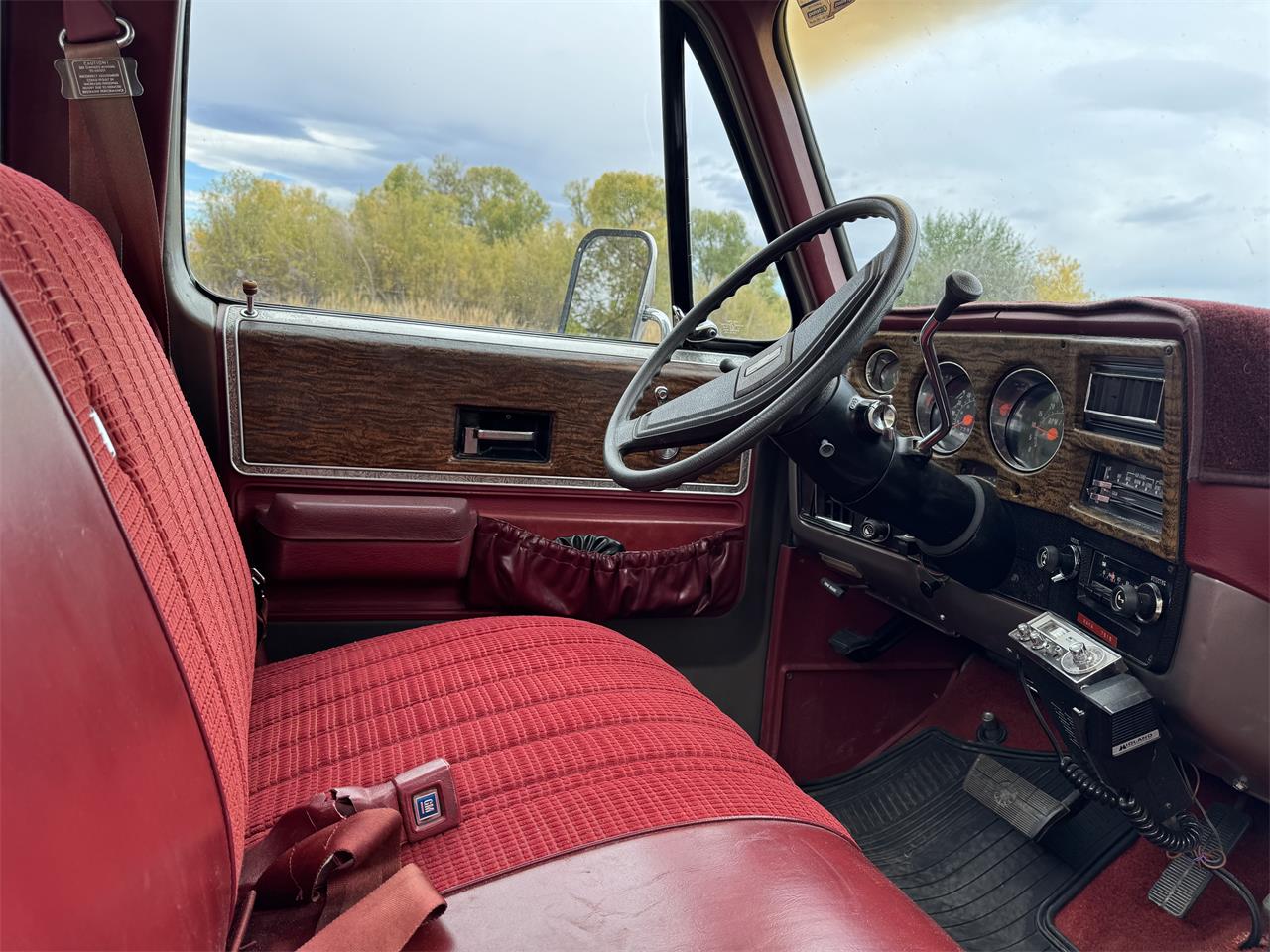 Chevrolet-K-10-1976-Burgundygrey-Red-21