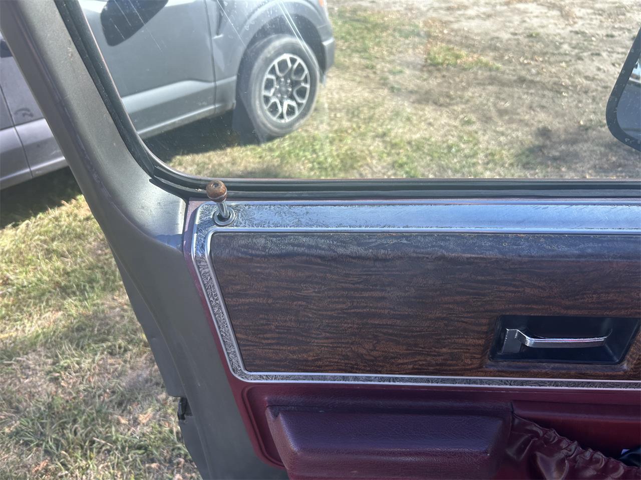 Chevrolet-K-10-1976-Burgundygrey-Red-36