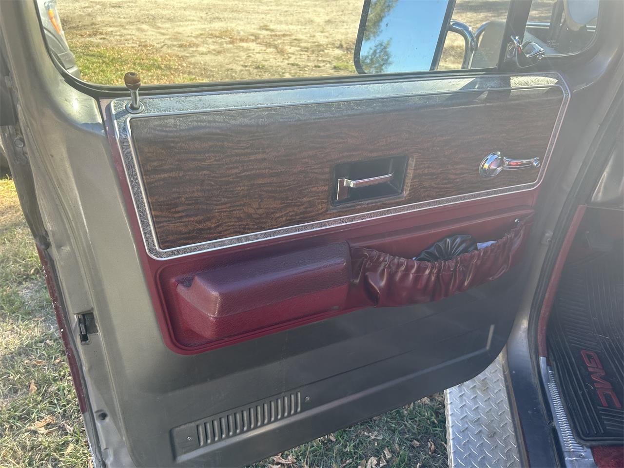Chevrolet-K-10-1976-Burgundygrey-Red-38