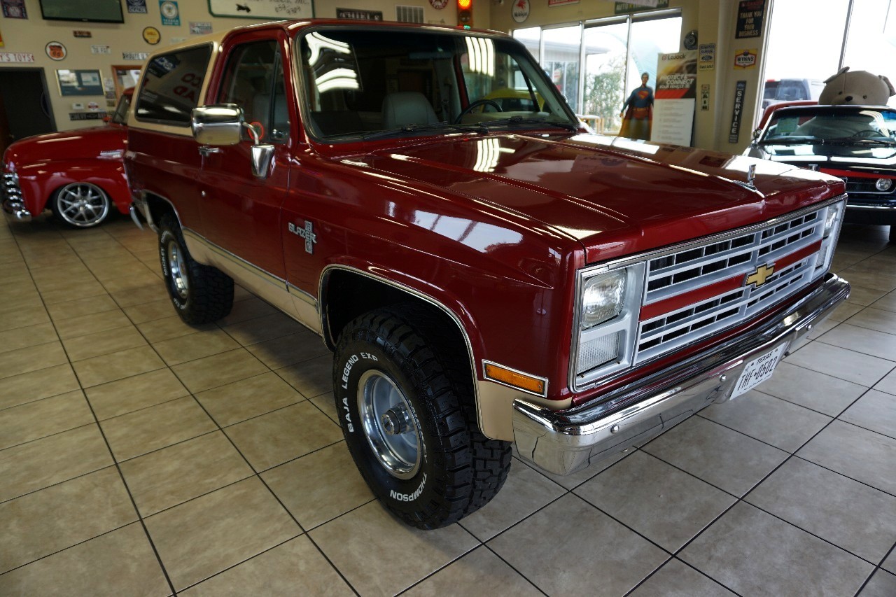 Chevrolet-K5-Blazer-1987-Classic-Car-9