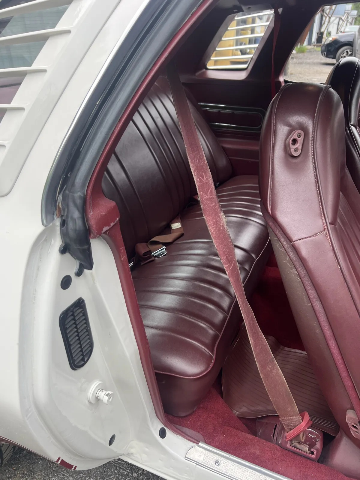 Chevrolet-Laguna-1975-Red-White-17