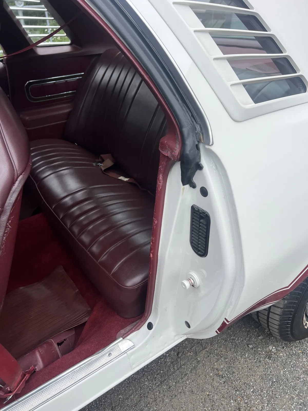 Chevrolet-Laguna-1975-Red-White-18