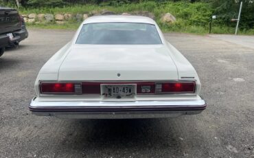 Chevrolet-Laguna-1975-Red-White-2