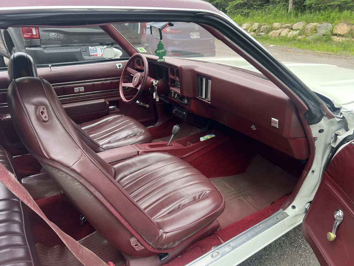 Chevrolet-Laguna-1975-Red-White-4