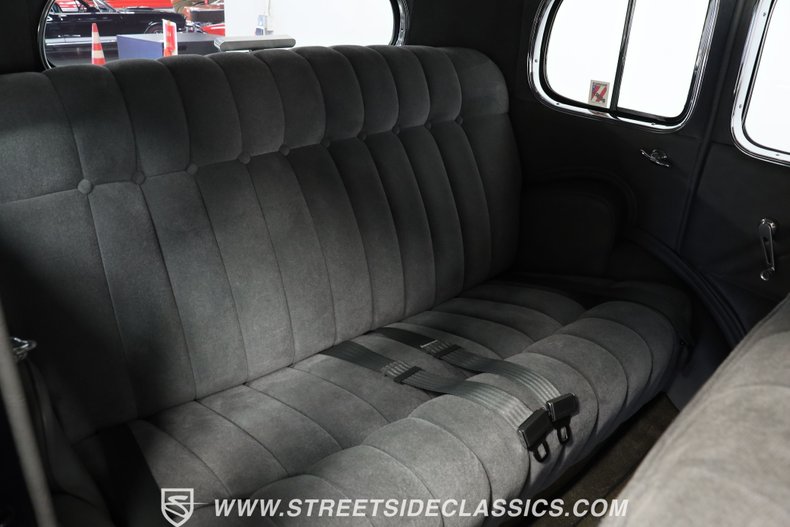 Chevrolet-Master-1933-Dark-Blue-Metallic-Gray-16