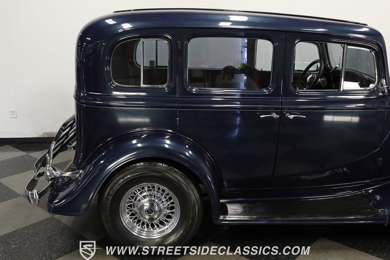 Chevrolet-Master-1933-Dark-Blue-Metallic-Gray-33