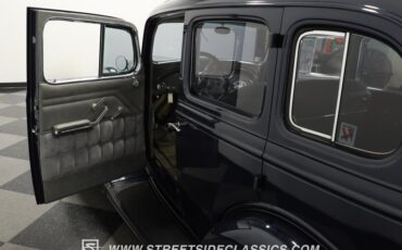 Chevrolet-Master-1933-Dark-Blue-Metallic-Gray-36
