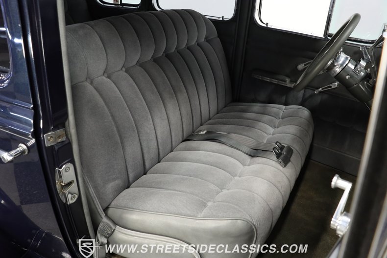 Chevrolet-Master-1933-Dark-Blue-Metallic-Gray-4