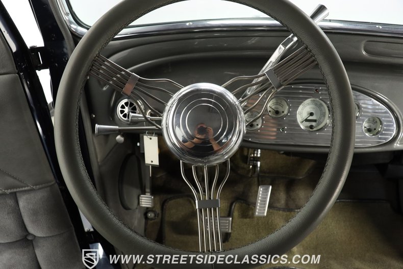 Chevrolet-Master-1933-Dark-Blue-Metallic-Gray-40