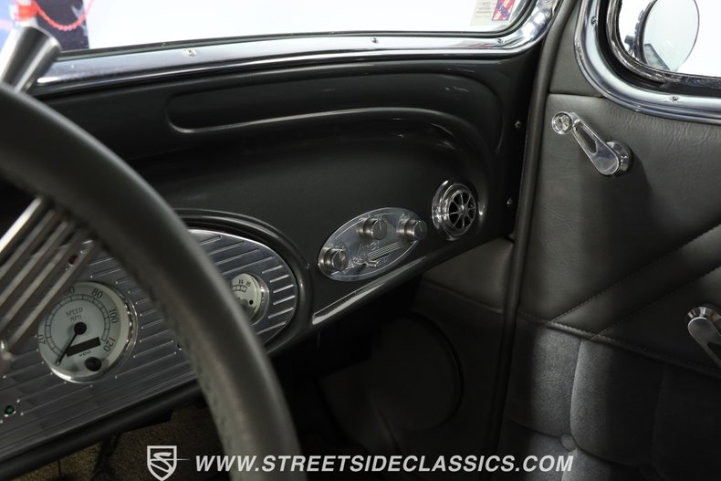 Chevrolet-Master-1933-Dark-Blue-Metallic-Gray-41