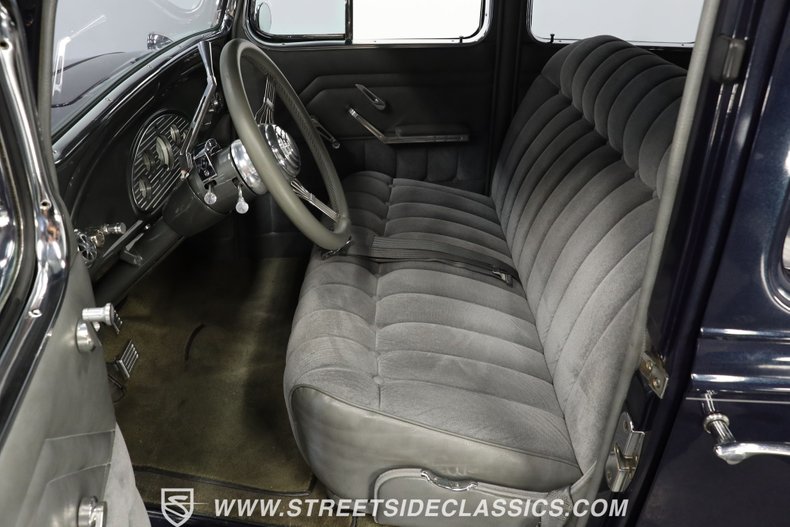 Chevrolet-Master-1933-Dark-Blue-Metallic-Gray-49