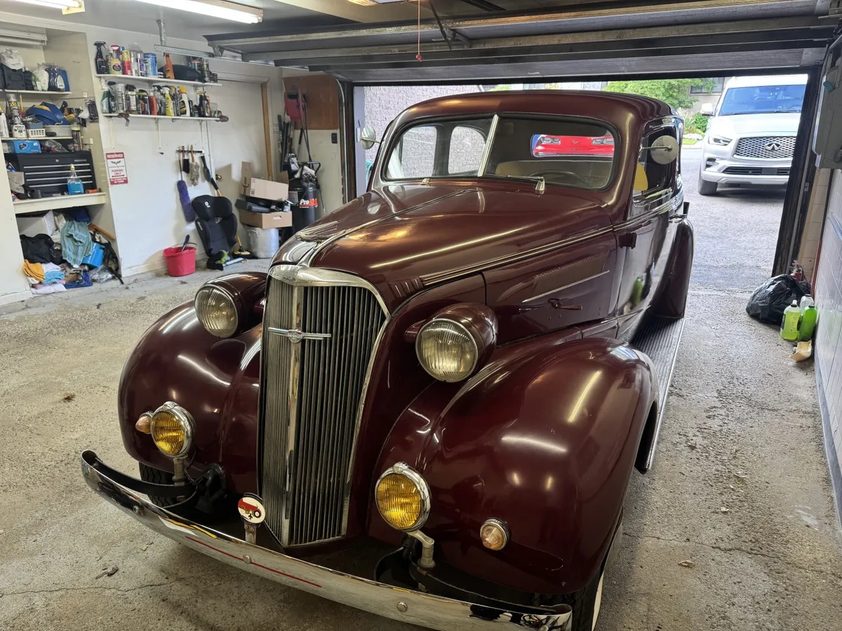 Chevrolet-Master-1937-Burgundy-Beige-13