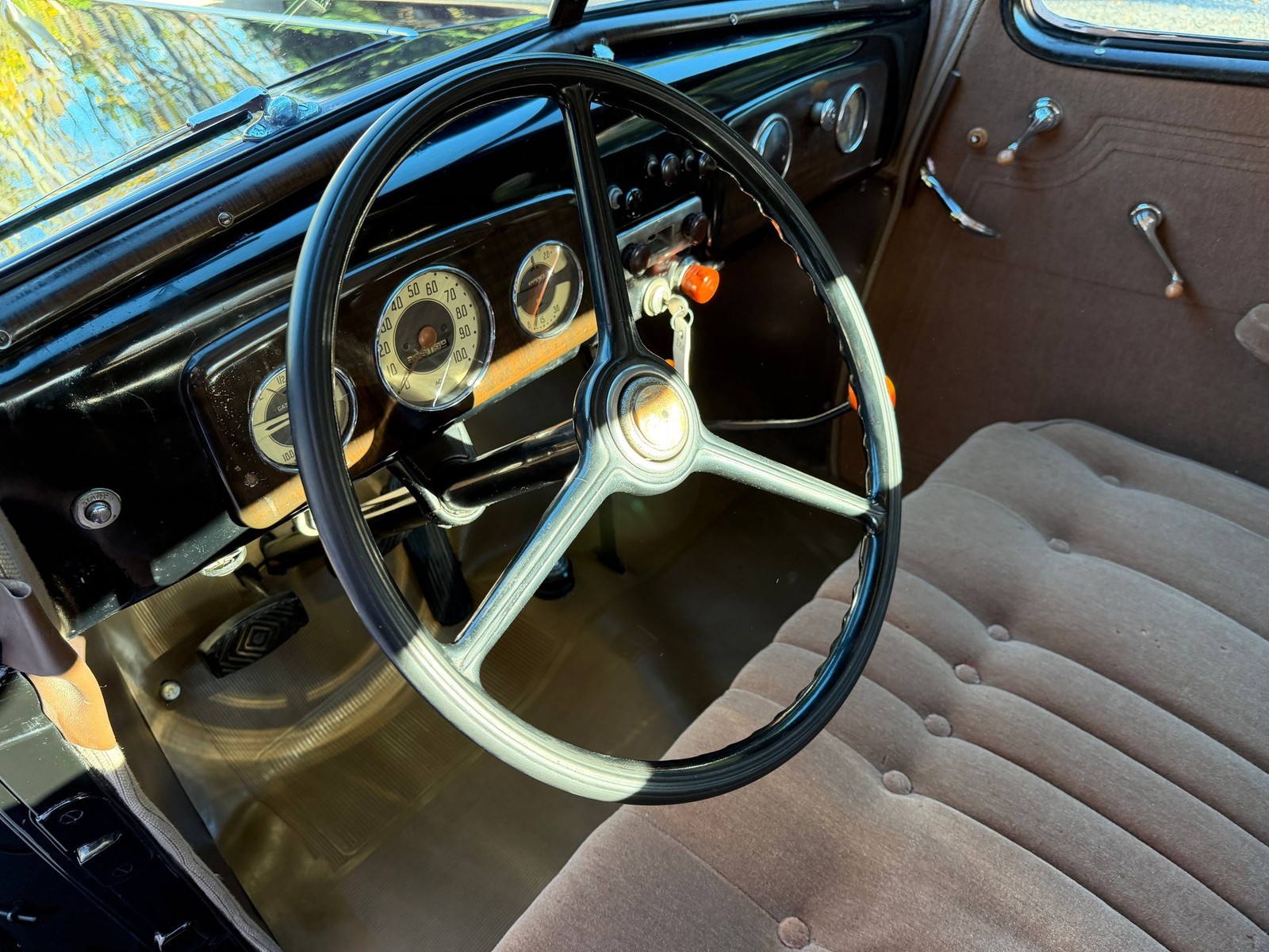 Chevrolet-Master-Deluxe-1935-Coupe-28