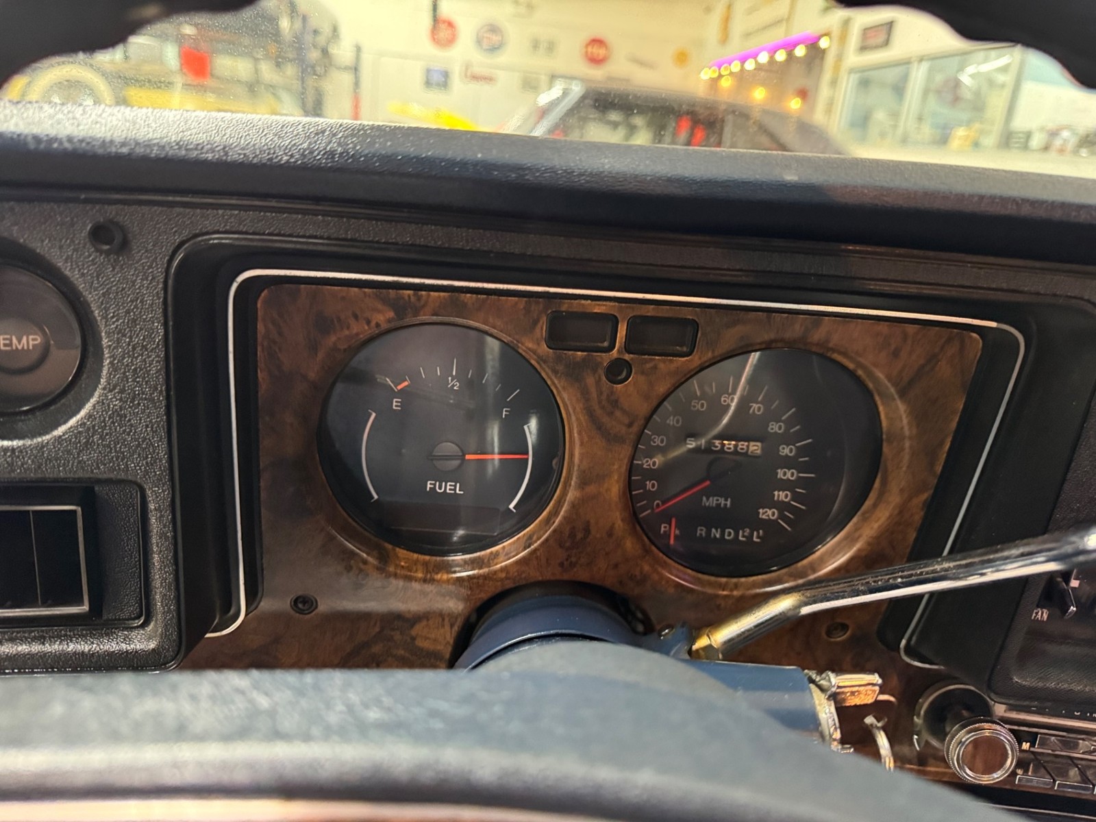 Chevrolet-Monte-Carlo-1973-31
