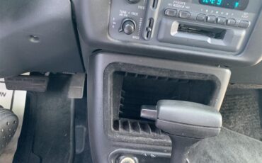 Chevrolet-Monte-carlo-1995-Pearl-White-Charcoal-Grey-Cloth-9