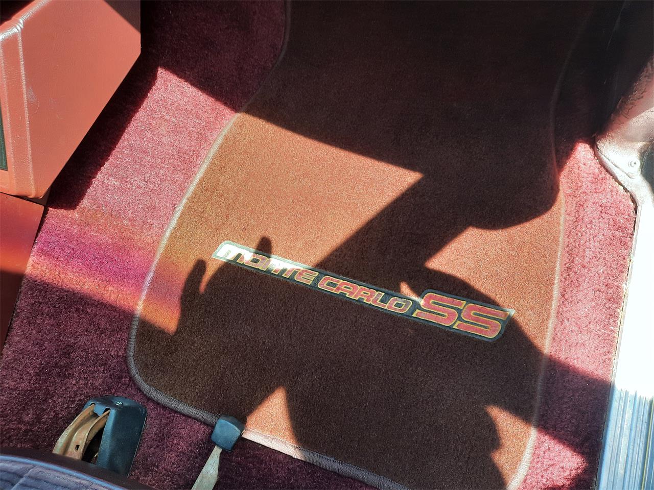 Chevrolet-Monte-carlo-ss-1985-White-Burgundy-4