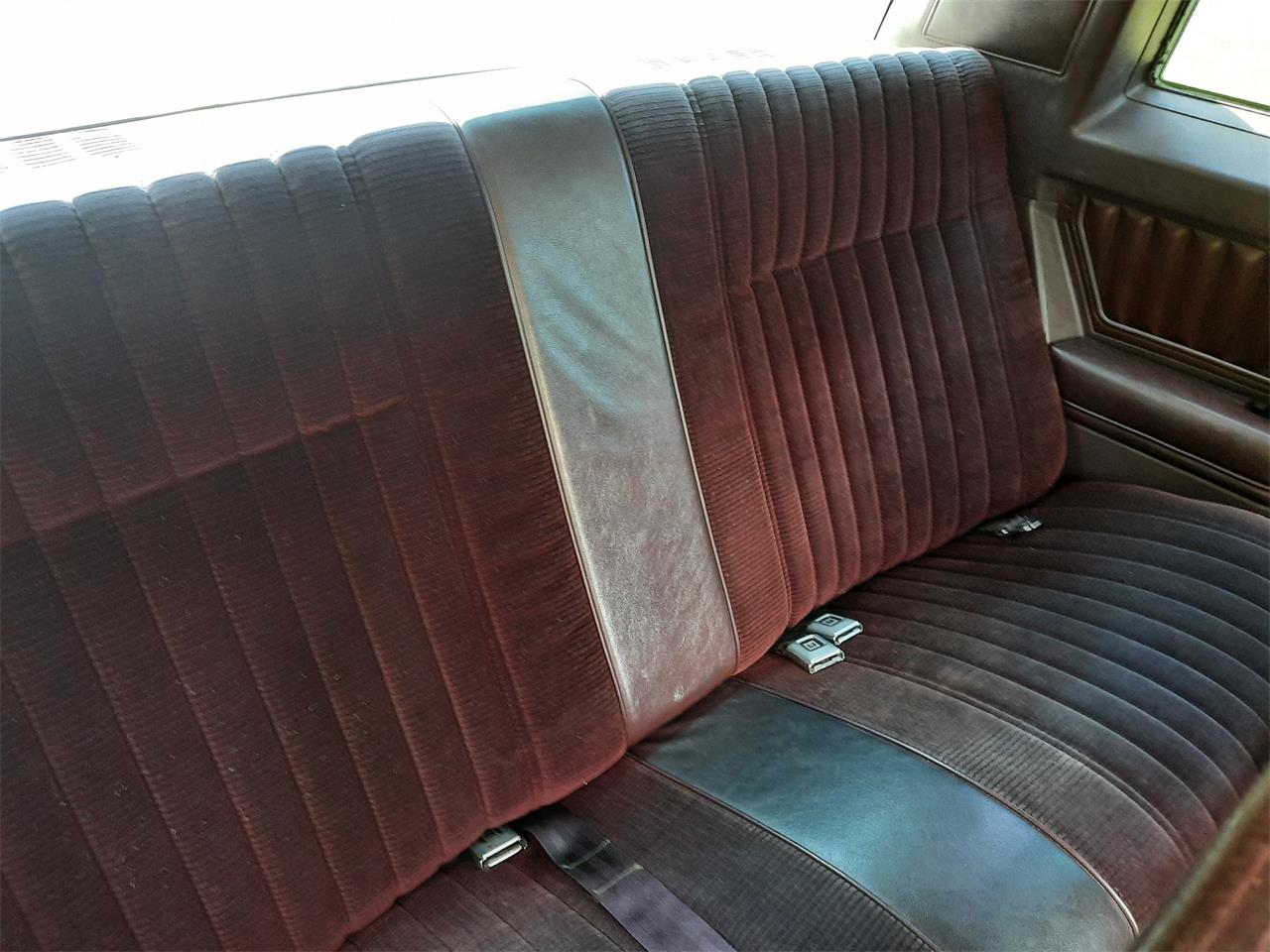 Chevrolet-Monte-carlo-ss-1985-White-Burgundy-5