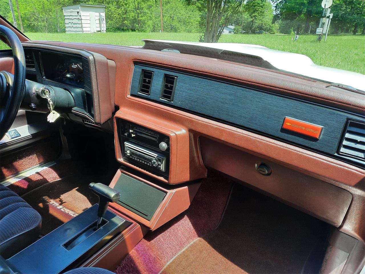 Chevrolet-Monte-carlo-ss-1985-White-Burgundy-6