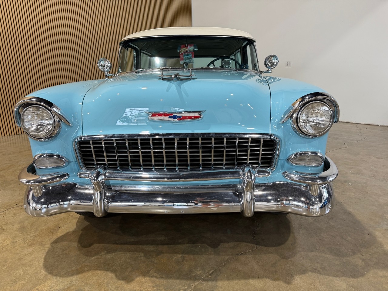 Chevrolet-Nomad-1955-Classic-Car-2