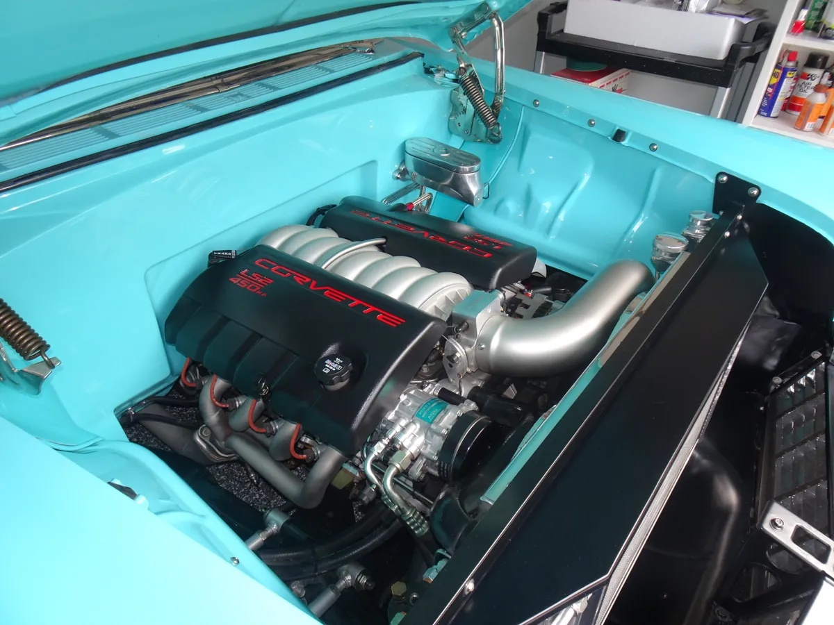 Chevrolet-Nomad-1956-Teal-Cream-12
