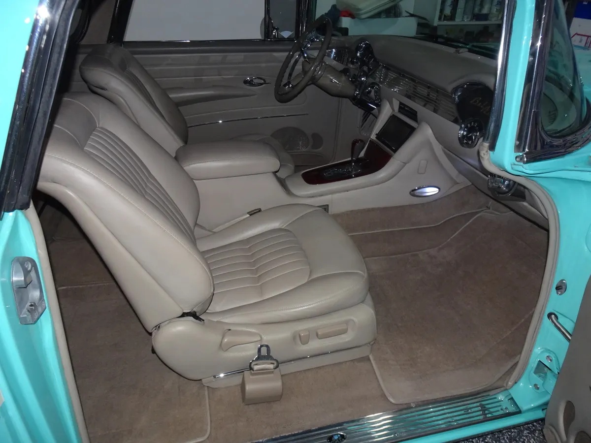 Chevrolet-Nomad-1956-Teal-Cream-16