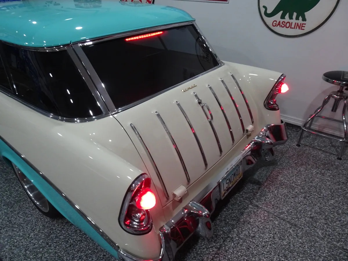 Chevrolet-Nomad-1956-Teal-Cream-19