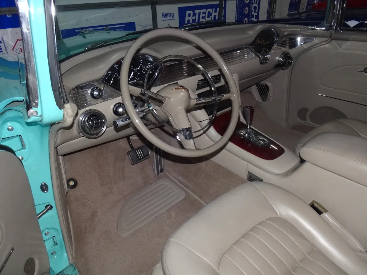 Chevrolet-Nomad-1956-Teal-Cream-2