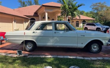 Chevrolet-Nova-1964-Pearl-White-Vintage-Green-10