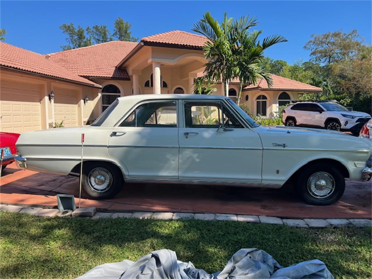 Chevrolet-Nova-1964-Pearl-White-Vintage-Green-10