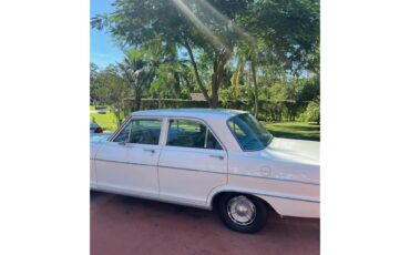 Chevrolet-Nova-1964-Pearl-White-Vintage-Green-11
