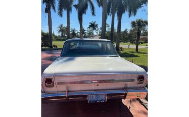 Chevrolet-Nova-1964-Pearl-White-Vintage-Green-12