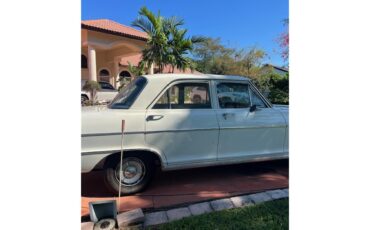 Chevrolet-Nova-1964-Pearl-White-Vintage-Green-15