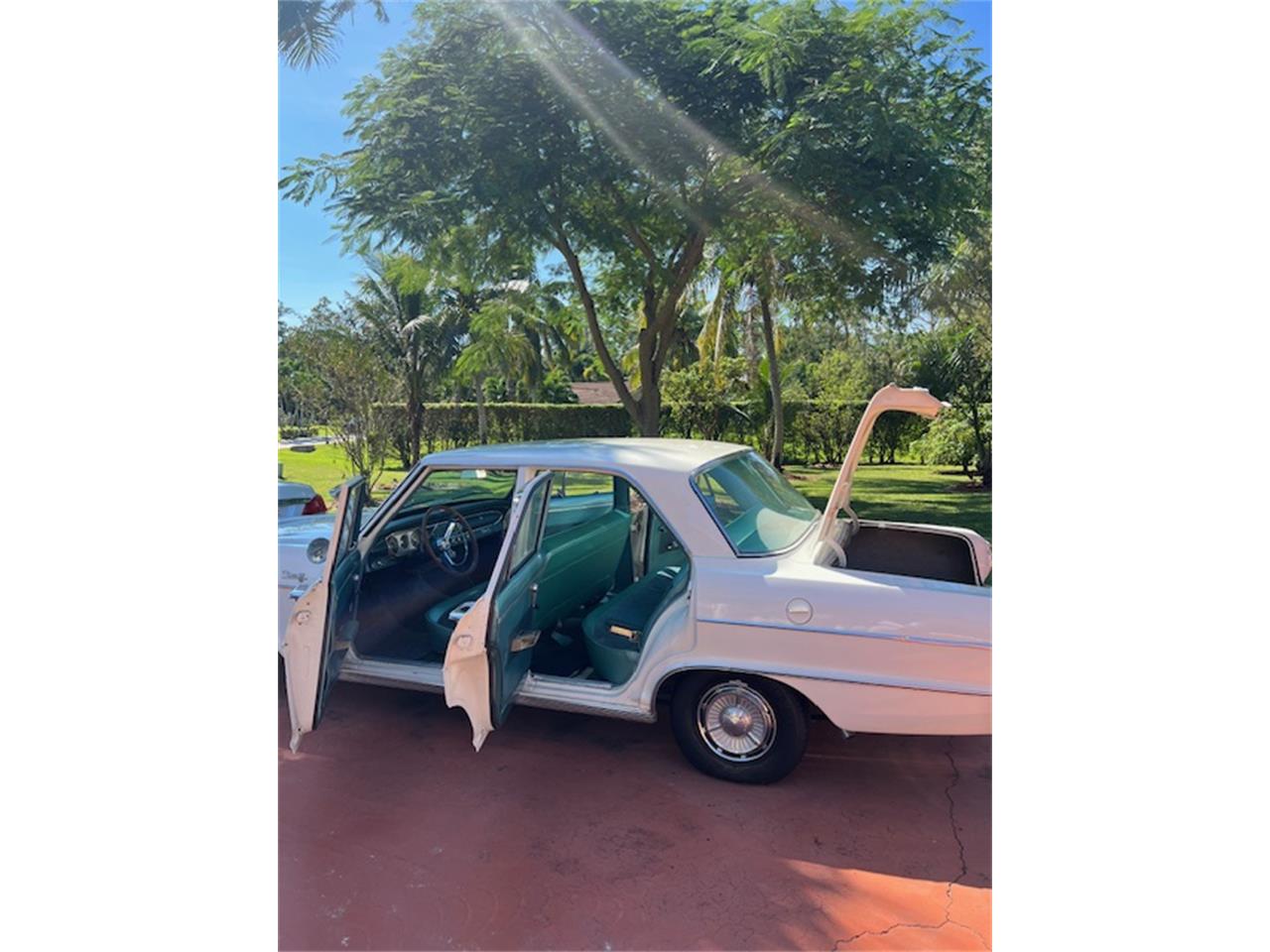 Chevrolet-Nova-1964-Pearl-White-Vintage-Green-16