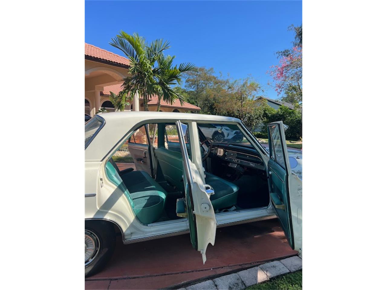 Chevrolet-Nova-1964-Pearl-White-Vintage-Green-17