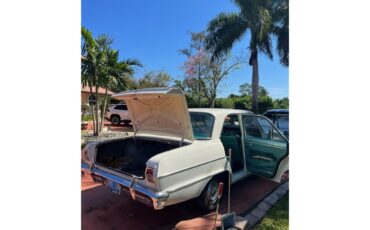 Chevrolet-Nova-1964-Pearl-White-Vintage-Green-19
