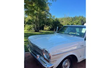 Chevrolet-Nova-1964-Pearl-White-Vintage-Green-2