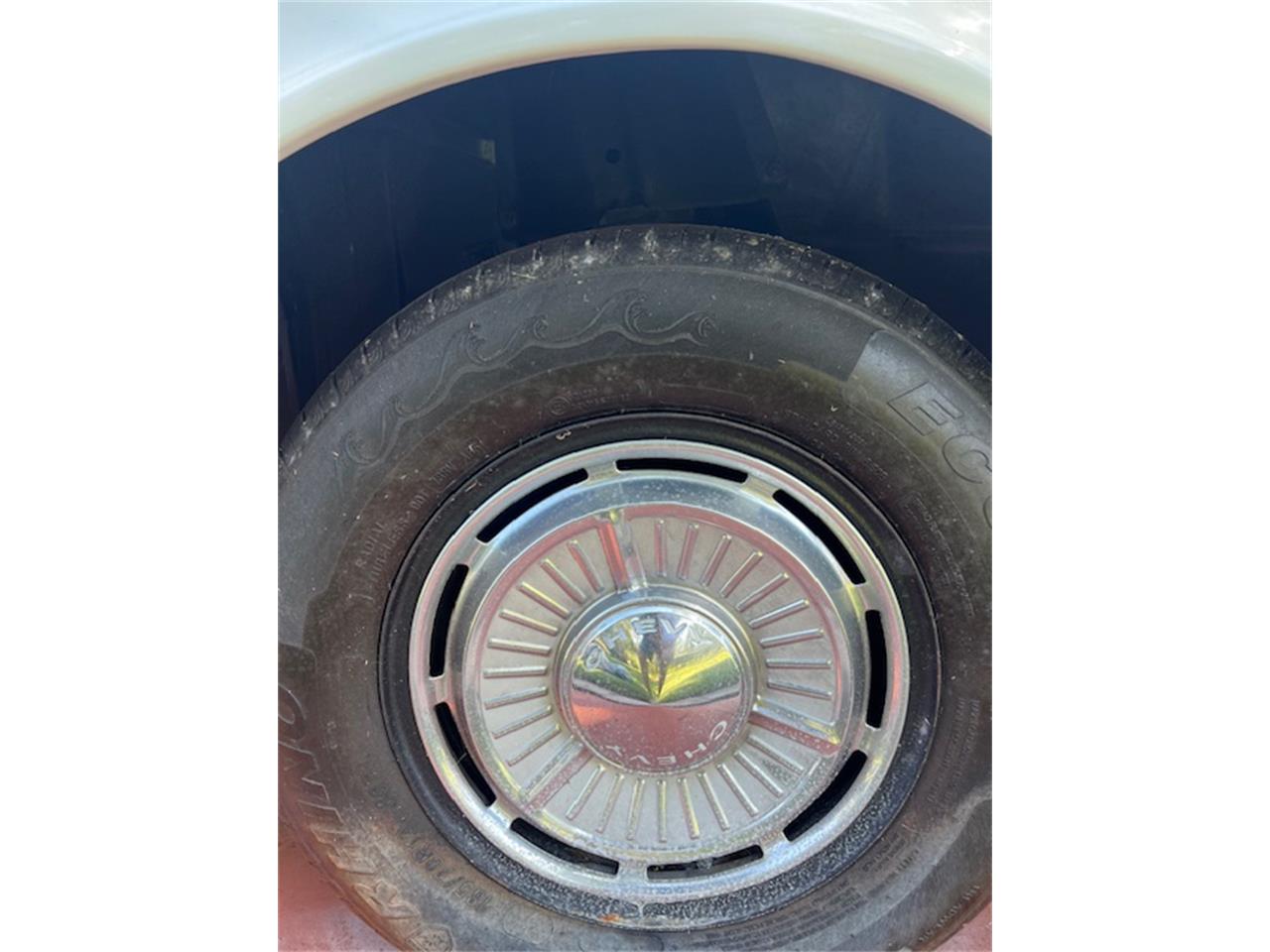 Chevrolet-Nova-1964-Pearl-White-Vintage-Green-21