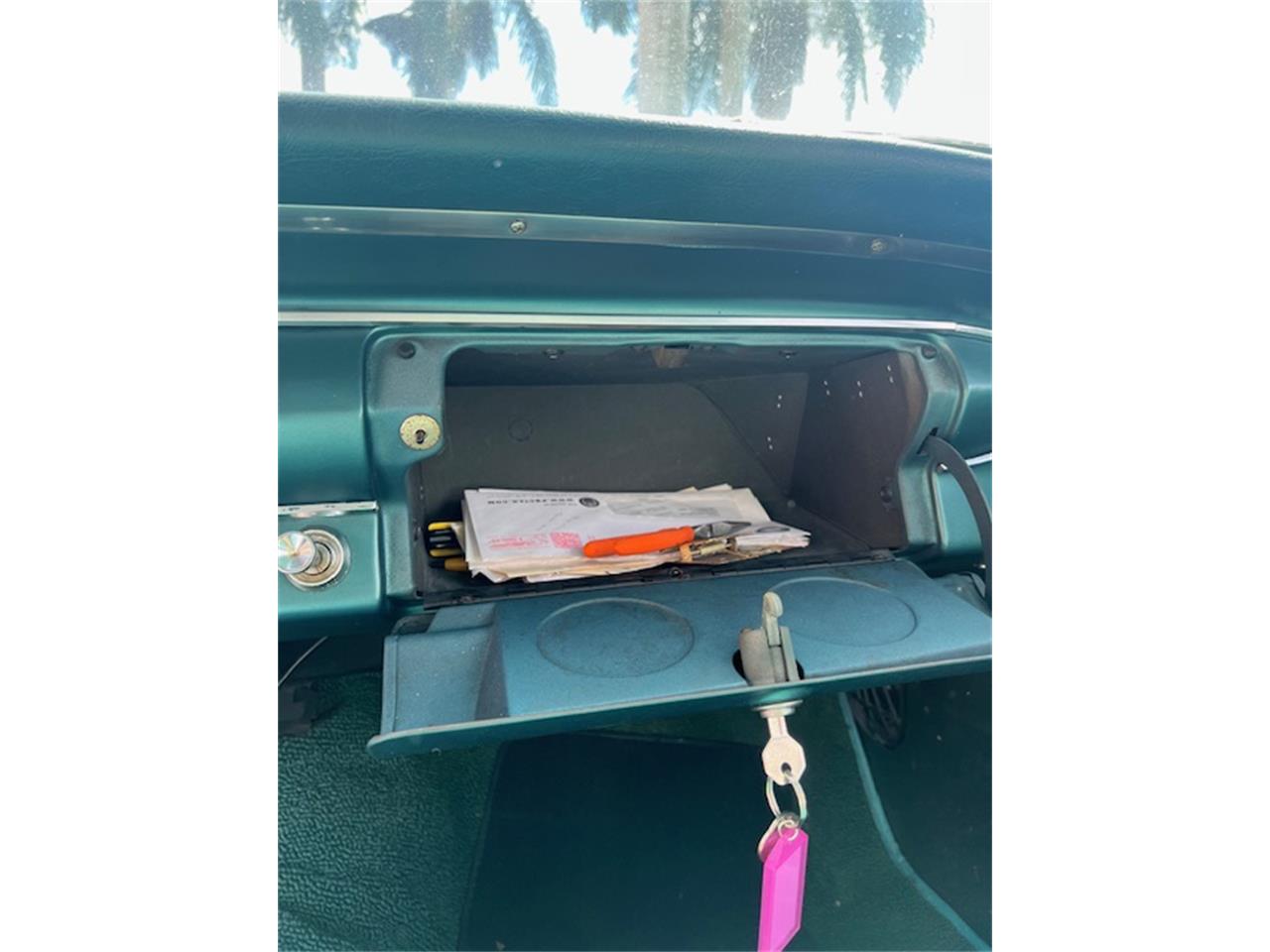 Chevrolet-Nova-1964-Pearl-White-Vintage-Green-23