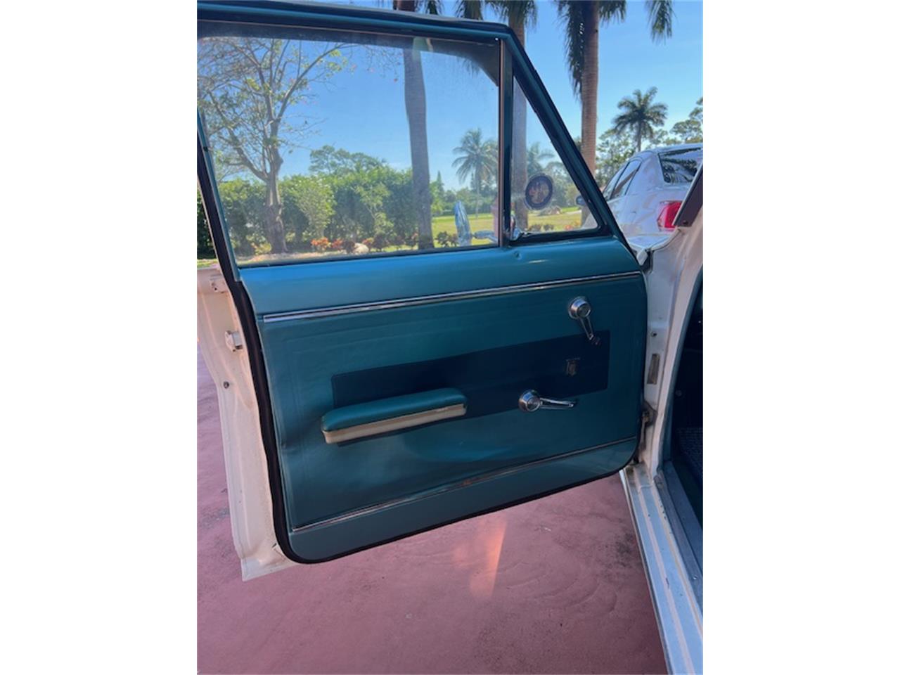 Chevrolet-Nova-1964-Pearl-White-Vintage-Green-28