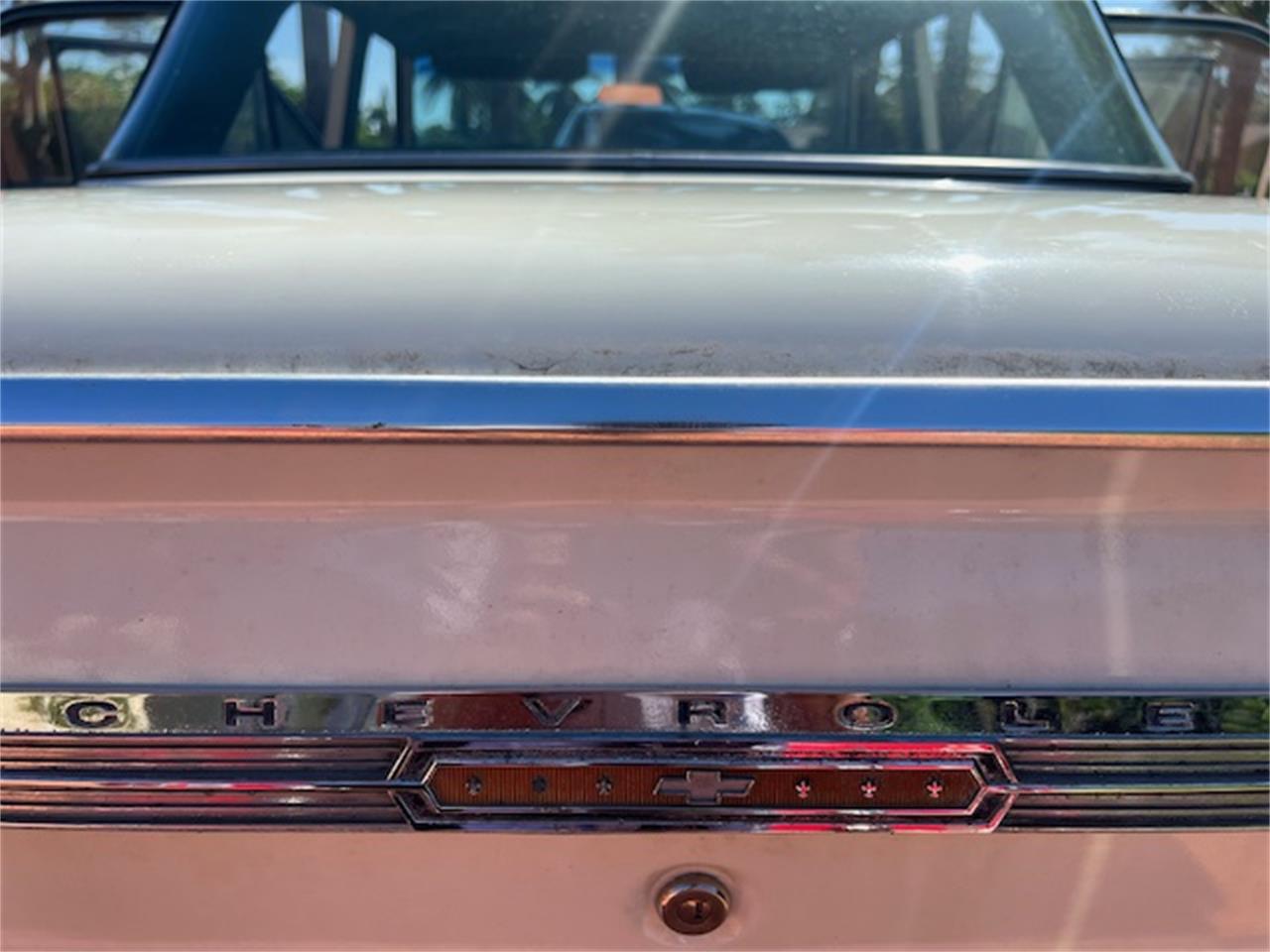 Chevrolet-Nova-1964-Pearl-White-Vintage-Green-29