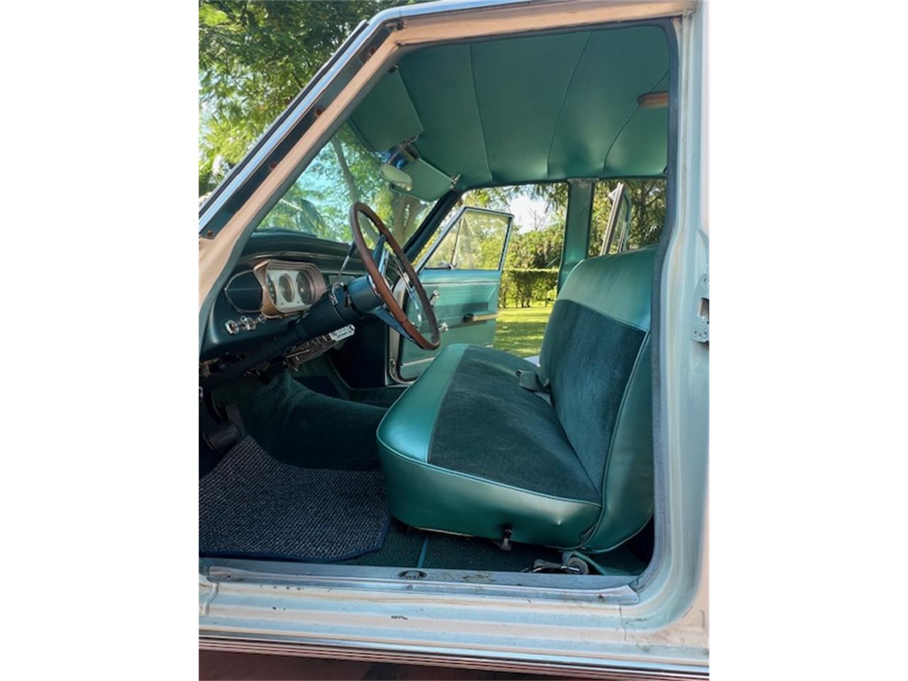 Chevrolet-Nova-1964-Pearl-White-Vintage-Green-30