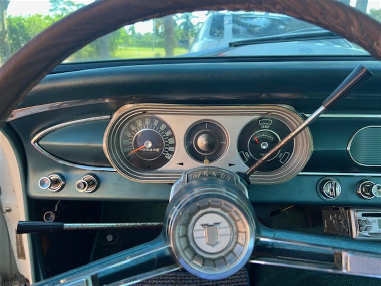 Chevrolet-Nova-1964-Pearl-White-Vintage-Green-34