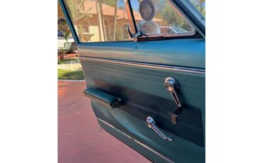 Chevrolet-Nova-1964-Pearl-White-Vintage-Green-35