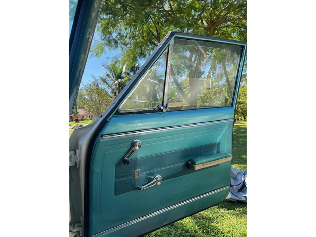 Chevrolet-Nova-1964-Pearl-White-Vintage-Green-36