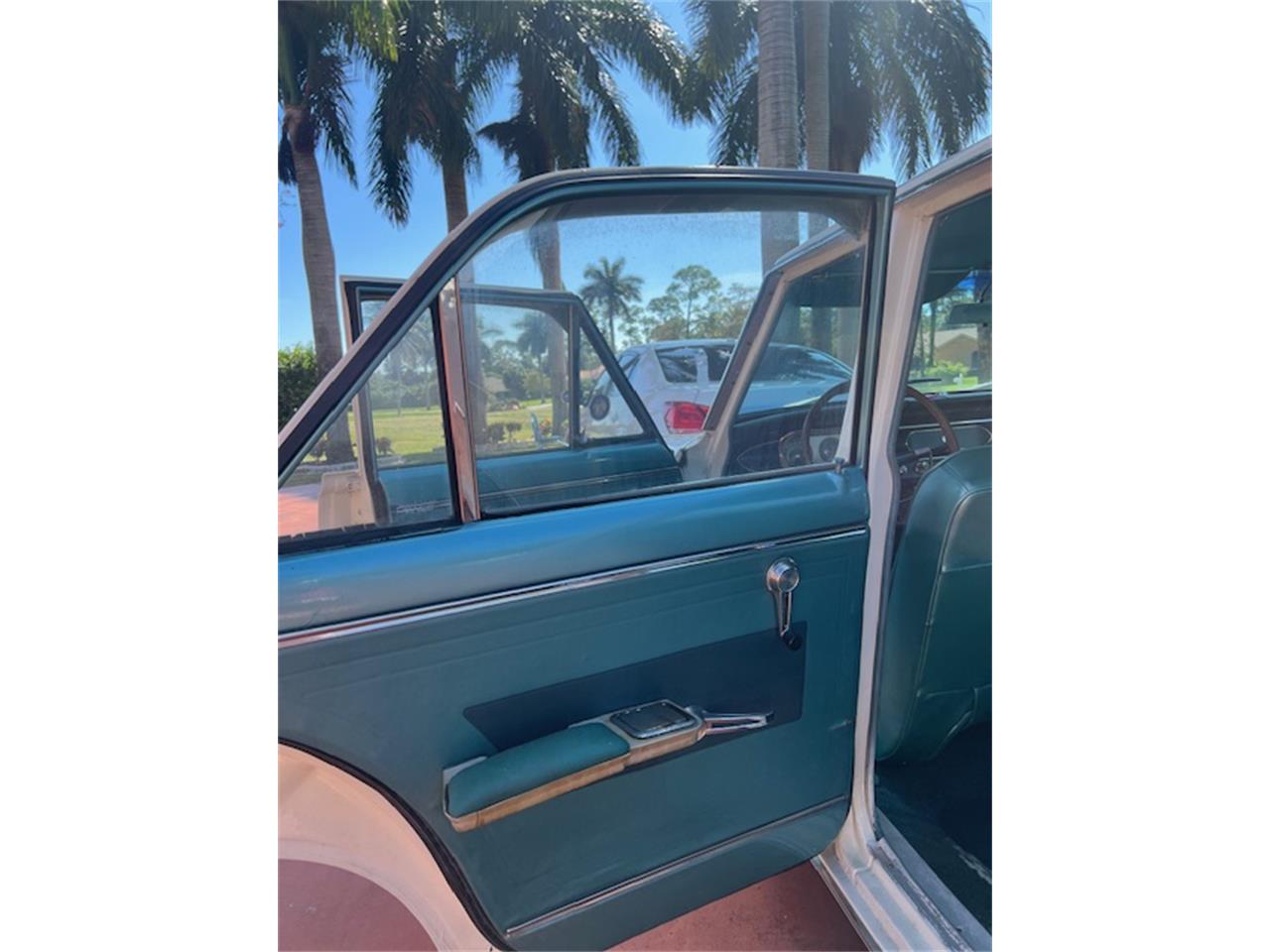 Chevrolet-Nova-1964-Pearl-White-Vintage-Green-39