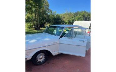 Chevrolet-Nova-1964-Pearl-White-Vintage-Green-4