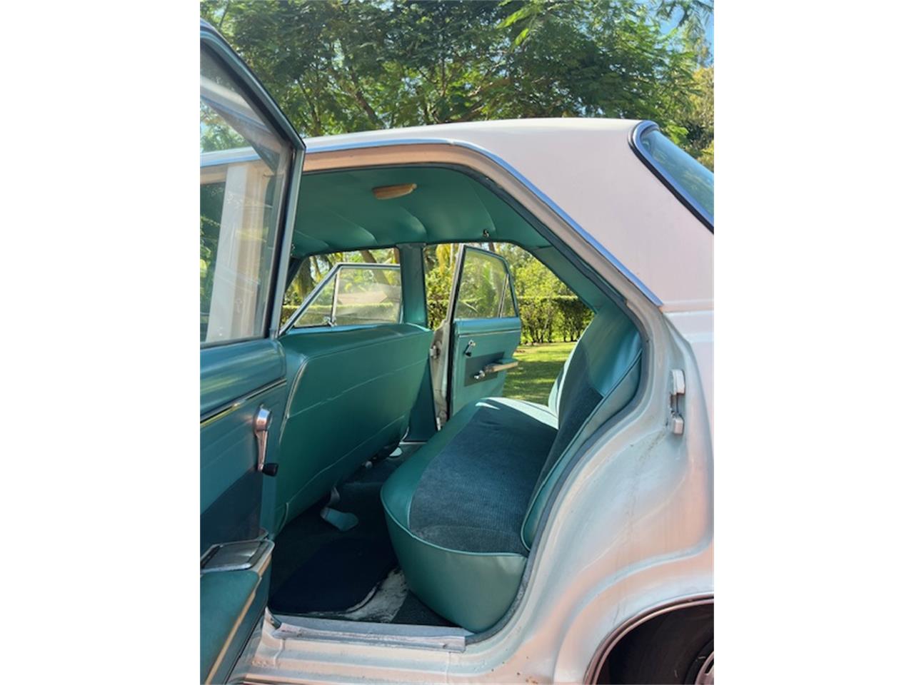 Chevrolet-Nova-1964-Pearl-White-Vintage-Green-40