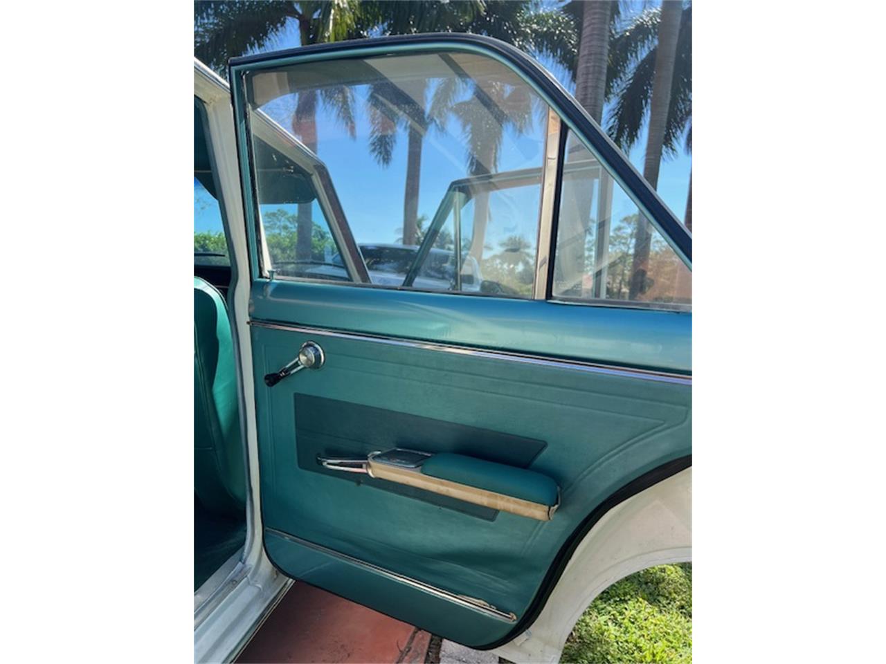 Chevrolet-Nova-1964-Pearl-White-Vintage-Green-42